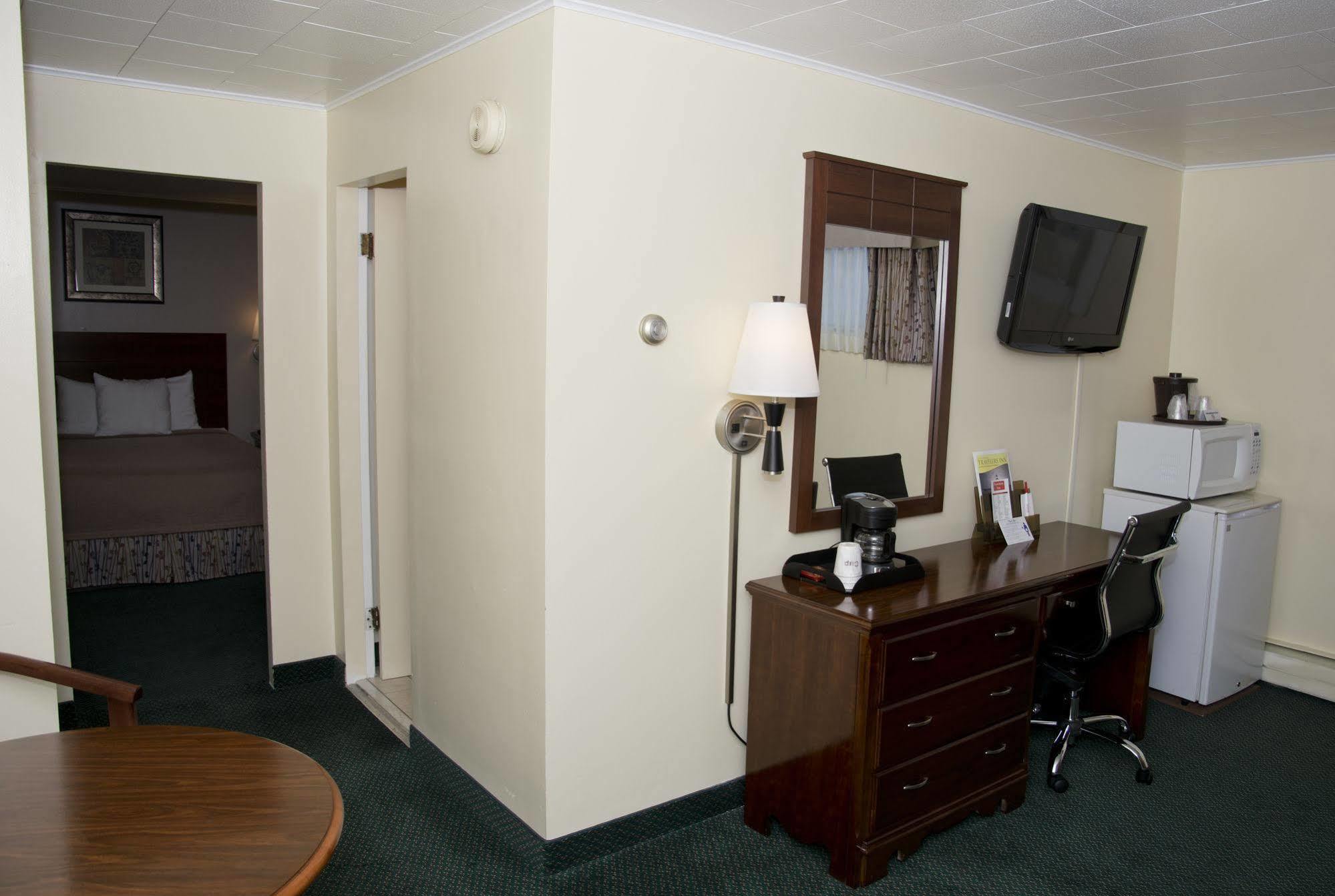 Motel Travelers 2*